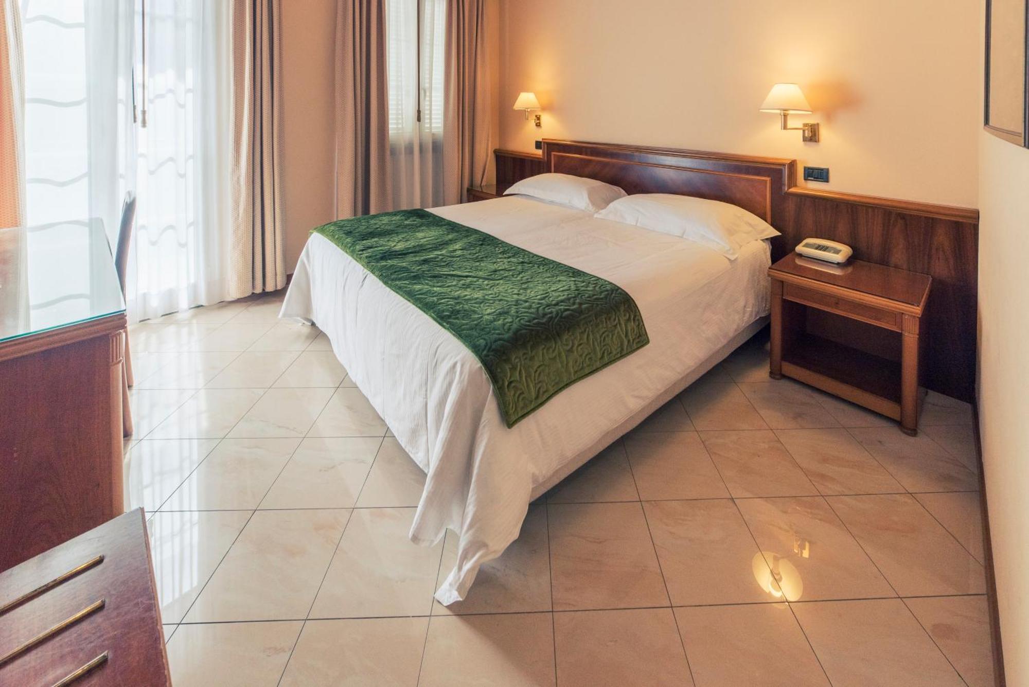 Hotel Bettina Mergozzo Bagian luar foto