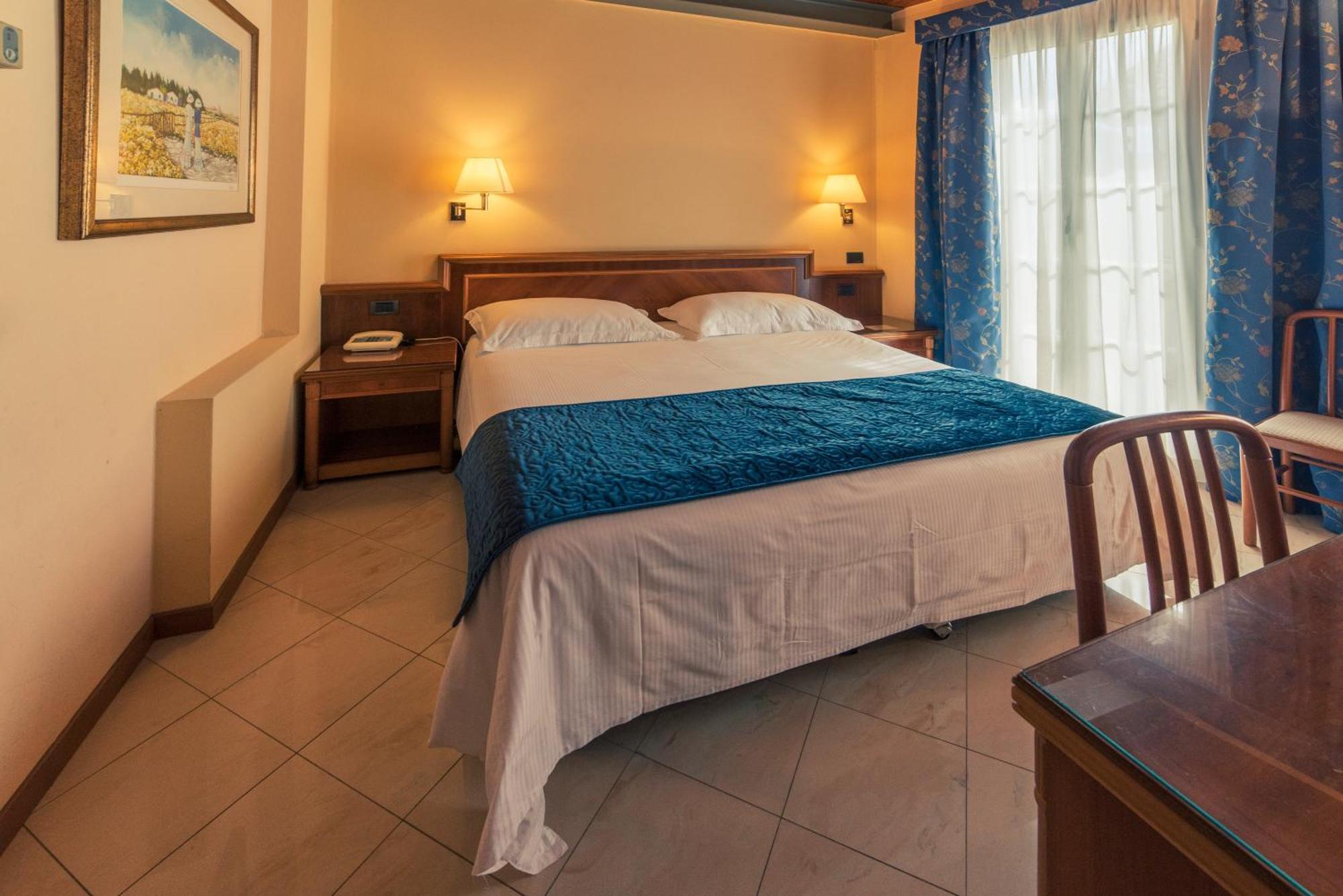 Hotel Bettina Mergozzo Bagian luar foto