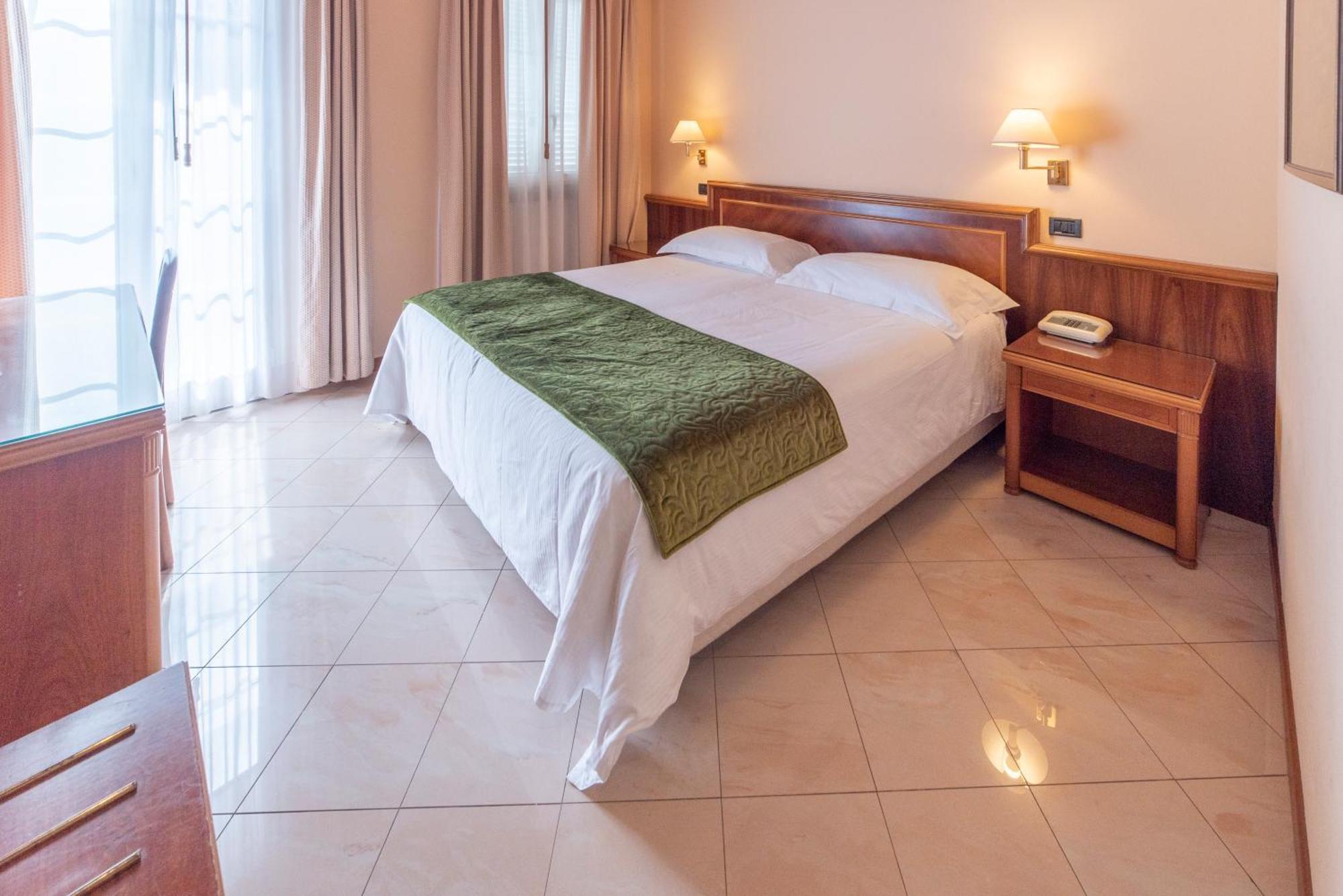 Hotel Bettina Mergozzo Bagian luar foto