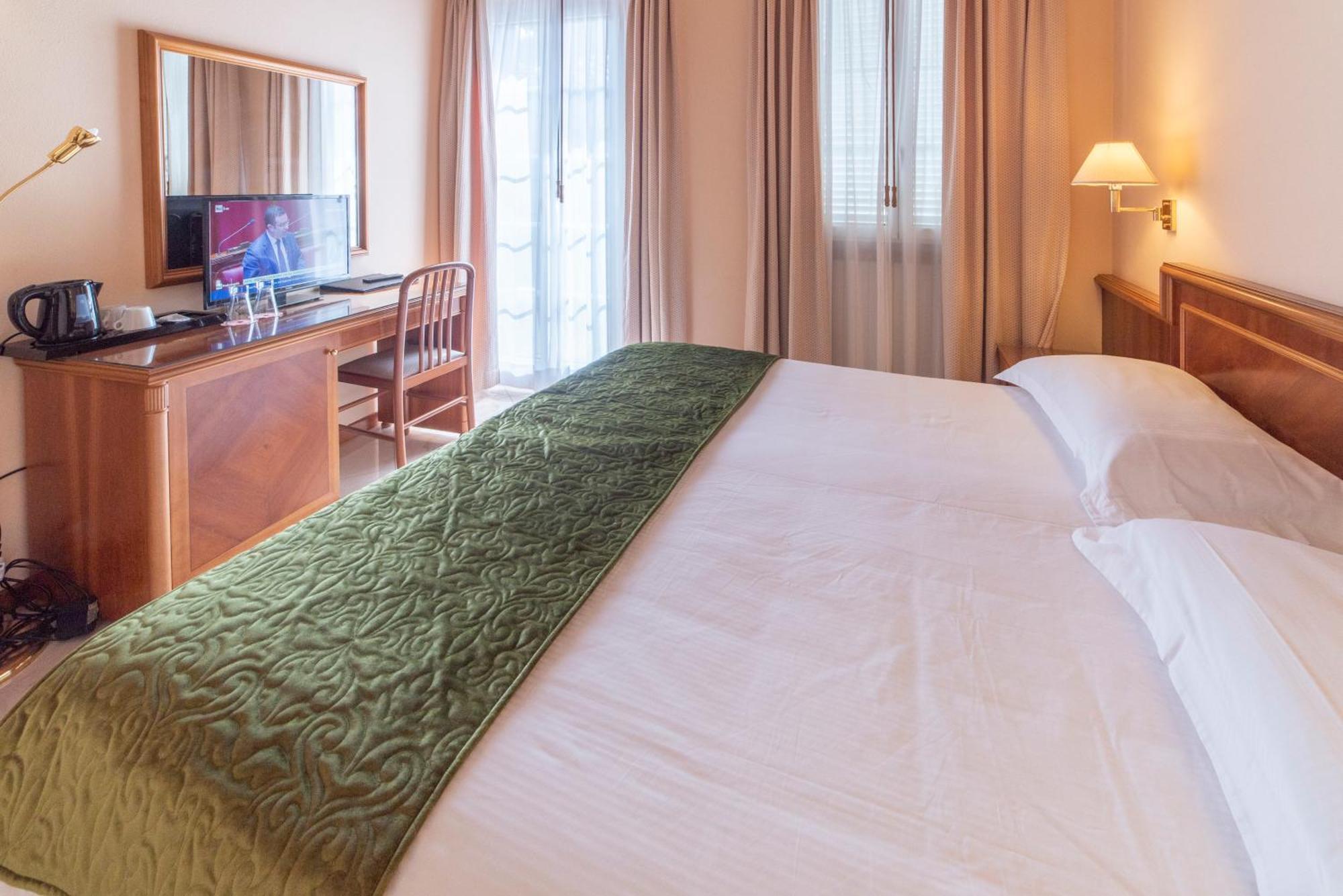 Hotel Bettina Mergozzo Bagian luar foto