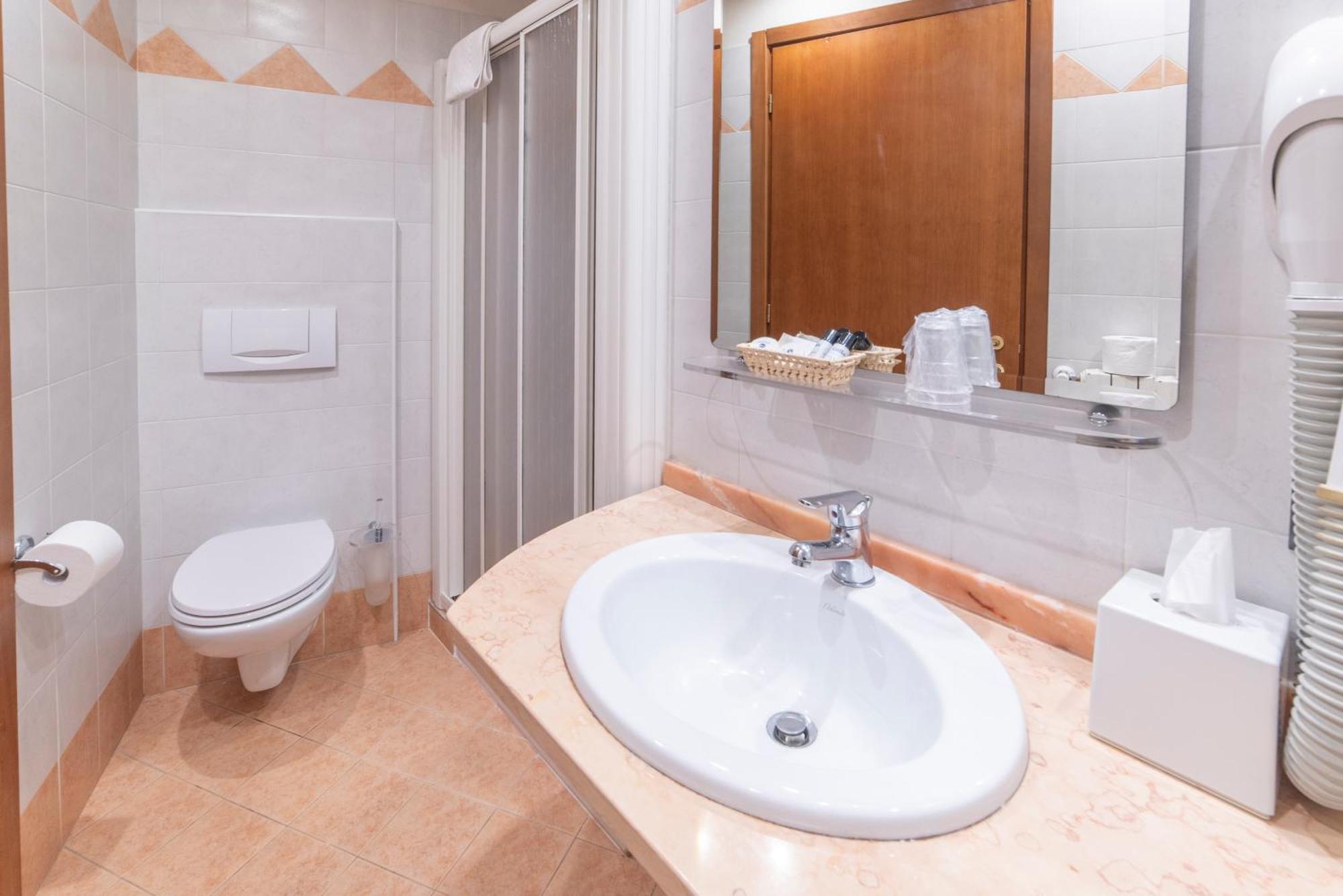 Hotel Bettina Mergozzo Bagian luar foto