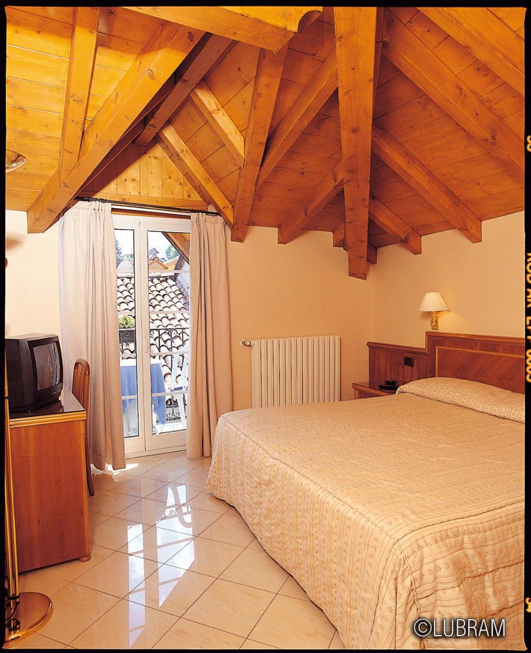 Hotel Bettina Mergozzo Bagian luar foto