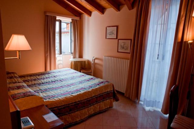 Hotel Bettina Mergozzo Bagian luar foto