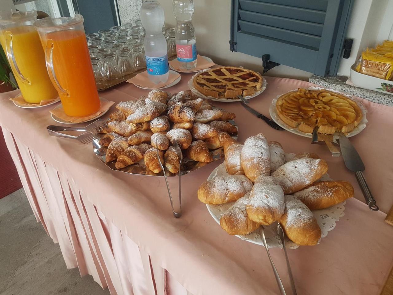 Hotel Bettina Mergozzo Bagian luar foto
